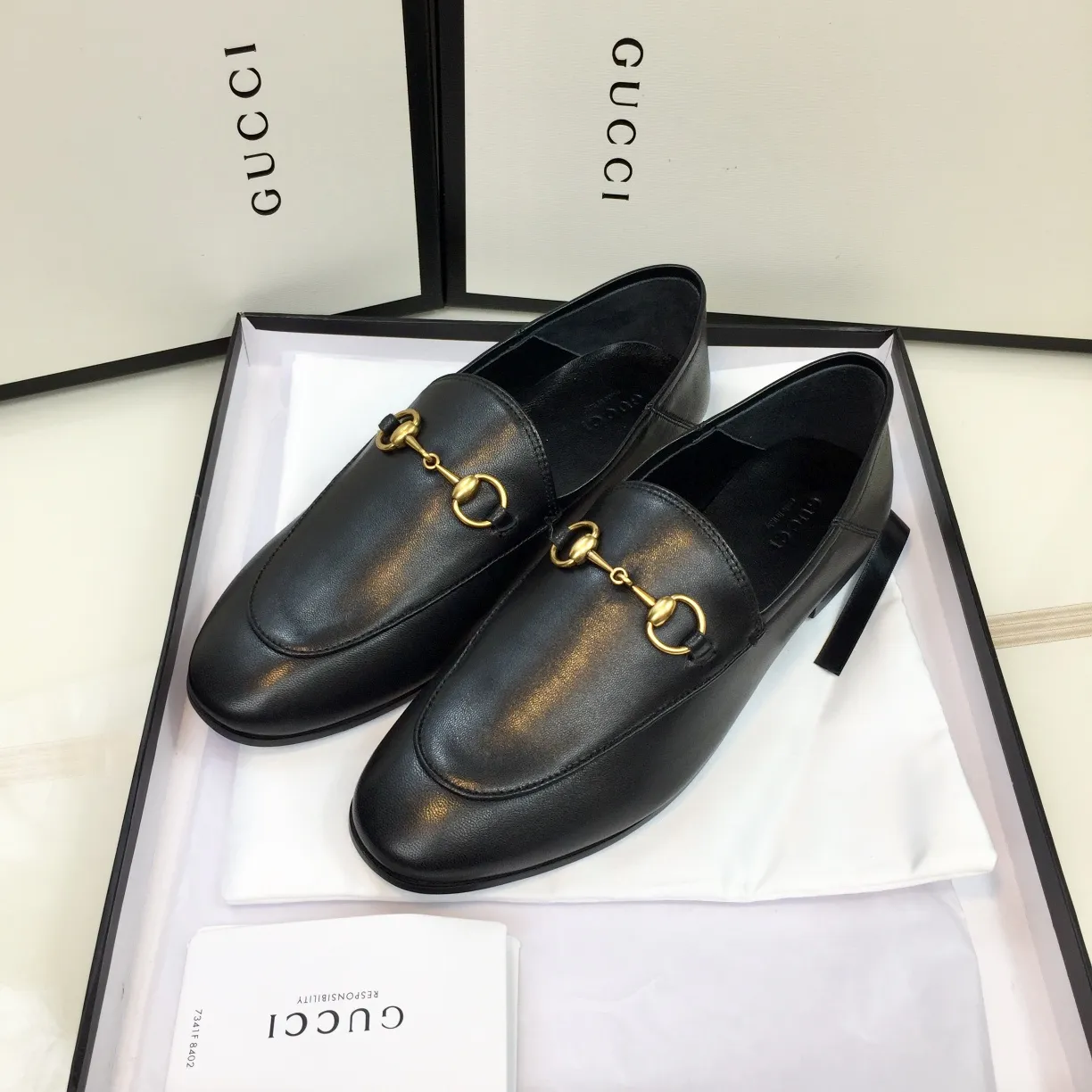 👟👟Ex-factory price 440👟👟～～GUCCI～Gucci Gucci classic century model, classic strawberry 3D printing, never fade, original purchase, purchasing agent level, welcome to compare, do not return the original version, G family classic flat shoes, mules, slippers and half slippers. Stamped logo Fabric: Original calfskin, lining feet/cowhide lining Outsole: Imported genuine leather outsole Size: 34-41 "34/41 custom-made, non-refundable, please come first to order. Verbal customization is not accepted" This panel can be customized Men's size: 39-45 "Custom-made, non-refundable" Packaging: Comes with a full set of top-quality packaging